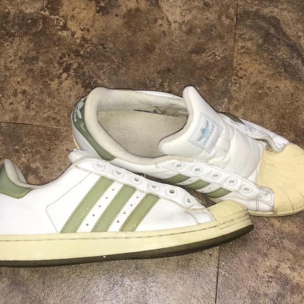 Adidas size 10 tennis shoes